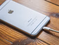 [ẢNH] Những sai lầm tai hại nhiều người mắc phải khiến smartphone nhanh hỏng