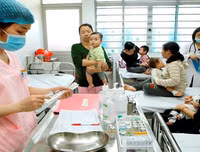 [ẢNH] Hạ sốt an toàn cho trẻ bằng các mẹo dân gian