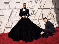 [ẢNH] Chuyện lạ Oscar 2019: Nam tài tử tự tin mặc váy 