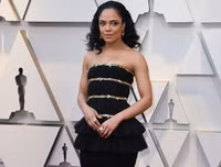 [ẢNH] Chuyện lạ Oscar 2019: Nam tài tử tự tin mặc váy 