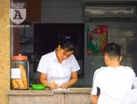 [Ảnh] Hà Nội: Những phận người nhọc nhằn mưu sinh trong dịp nghỉ lễ