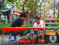 [Ảnh] Hà Nội: Những phận người nhọc nhằn mưu sinh trong dịp nghỉ lễ