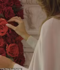 [ẢNH] Đệ nhất phu nhân nước Mỹ Melania Trump trang hoàng Nhà Trắng đón Giáng sinh 2019