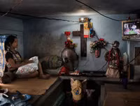 Dân nghèo Philippines chen chúc 