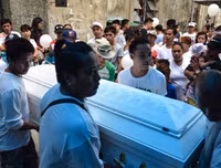 Dân nghèo Philippines chen chúc 