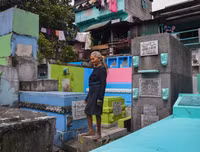 Dân nghèo Philippines chen chúc 
