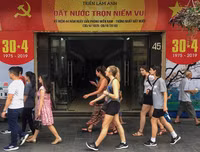 [ẢNH] Phố đi bộ Hồ Gươm tấp nập trong những ngày cuối dịp nghỉ lễ