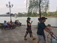 [ẢNH] Phố đi bộ Hồ Gươm tấp nập trong những ngày cuối dịp nghỉ lễ