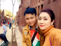 [ẢNH] Cuộc sống bình yên của NSND Tự Long bên người vợ tài sắc