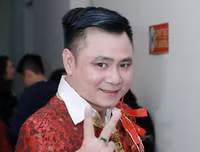 [ẢNH] Cuộc sống bình yên của NSND Tự Long bên người vợ tài sắc