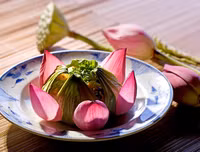 [ẢNH] Thưởng thức hương vị độc đáo của những món ngon làm từ sen