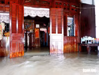 [ẢNH] Phú Quốc ngập lịch sử: Người dân chật vật di tản, giao thông chia cắt