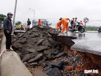 [ẢNH] Phú Quốc ngập lịch sử: Người dân chật vật di tản, giao thông chia cắt