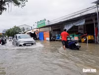 [ẢNH] Phú Quốc ngập lịch sử: Người dân chật vật di tản, giao thông chia cắt