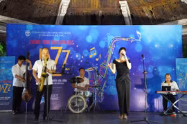 Nhịp Jazz hiện đại hòa cùng thanh âm quen thuộc về Hà Nội bên hồ Gươm