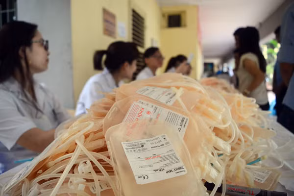 Lạt ma Ấn Độ tham gia hiến máu dành tặng các bệnh nhân nhi ảnh 1