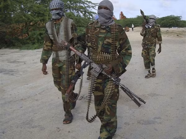 Al Shabab - nhóm khủng bố sát hại 147 sinh viên Kenya đã phát triển như thế nào? ảnh 1