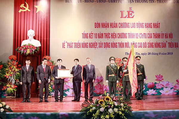 Huyện Thường Tín đón nhận Huân chương Lao động hạng Nhất ảnh 1