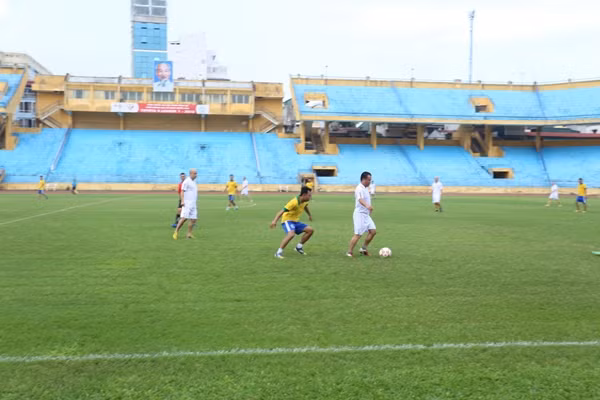 Giao lưu bóng đá CLB sỹ quan hưu trí CATP Hà Nội và Hải Phòng ảnh 4