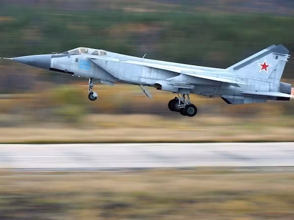 Mig-31 Nga tập chống không kích tại biển Barents ảnh 1