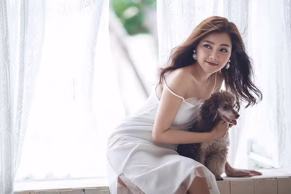 Cựu thành viên Mắt Ngọc "lột xác" với hình ảnh đầy quyến rũ ảnh 2