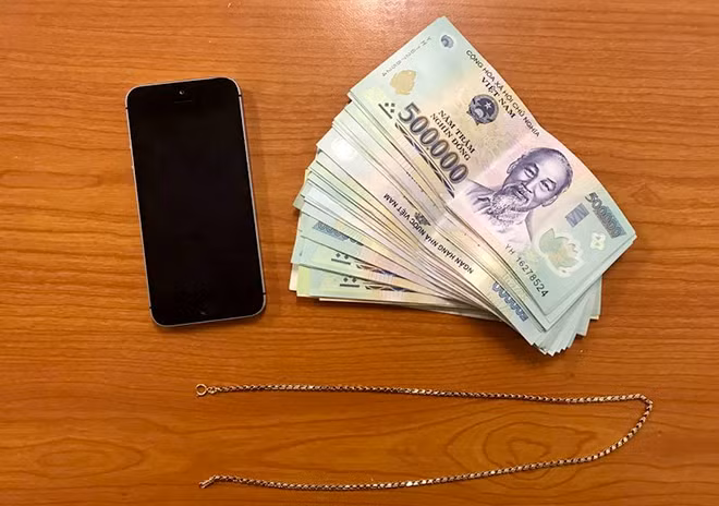 Tên cướp bị bắt ngay khi vừa gây án ảnh 2