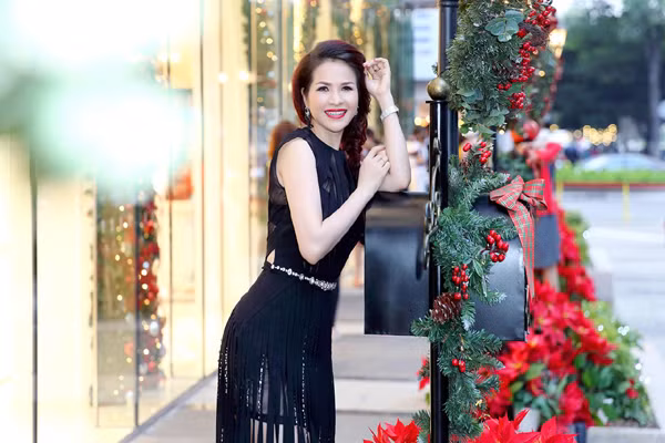 Hoa hậu Lê Thanh Thúy khoe vóc dáng chuẩn "đồng hồ cát" ảnh 5 Hoa hậu Lê Thanh Thúy khoe vóc dáng chuẩn "đồng hồ cát" ảnh 5