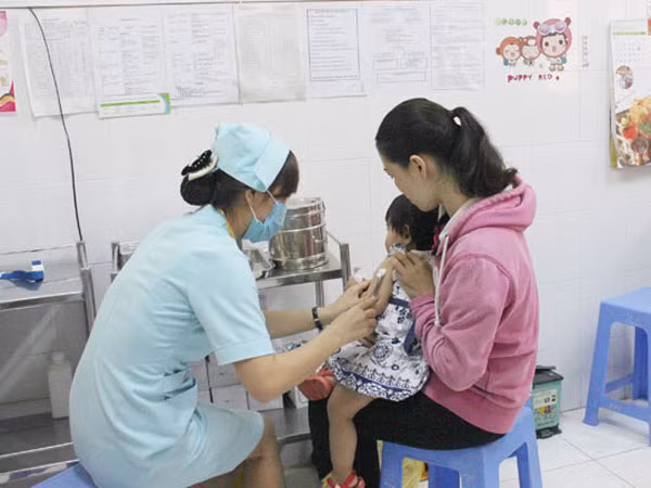 Tiêm Pentaxim "chợ đen" 2 triệu đồng/liều: Không đảm bảo an toàn ảnh 1