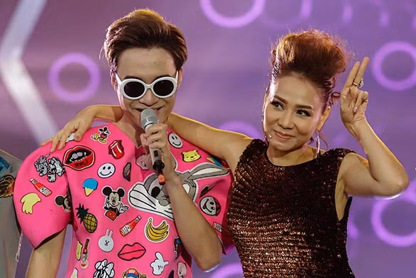 Thu Minh bị Monstar, Anh Duy lôi kéo lên biểu diễn phụ họa ảnh 4
