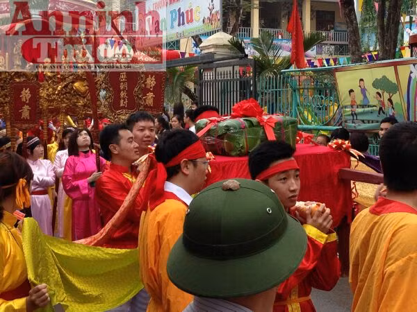 Lễ rước “hoành tráng” ở làng lụa lớn nhất nước ảnh 24