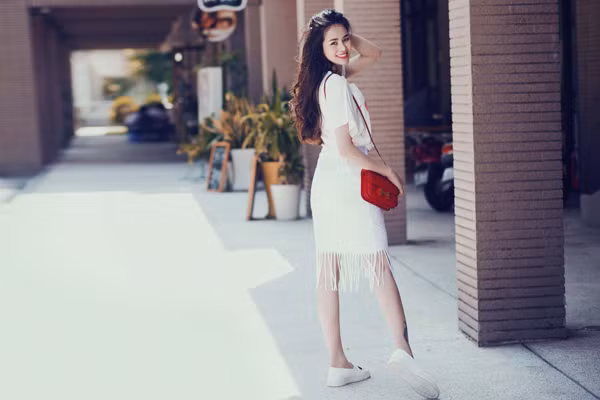 Diễn viên Sella Trương diện street style ấn tượng xuống phố ảnh 4