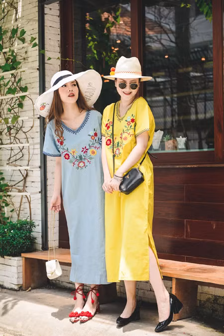 Chị em Yến Trang - Yến Nhi diện thời trang cá tính dạo phố ảnh 3 Chị em Yến Trang - Yến Nhi diện thời trang cá tính dạo phố ảnh 3