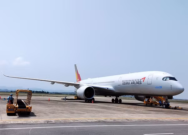 Sân bay Vân Đồn đón chuyến bay đầu tiên từ TP Hồ Chí Minh sau dịch Covid-19 ảnh 5