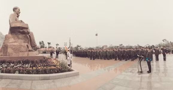 Công an Hà Nội dâng hương tại khu lưu niệm Sáu điều Bác Hồ dạy Công an nhân dân ảnh 2