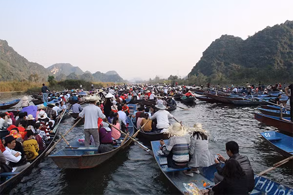 Hàng vạn du khách nô nức trẩy hội chùa Hương ảnh 9