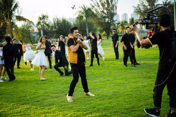 Trọng Hiếu tỏ tình bằng màn trình diễn Flashmob ảnh 6