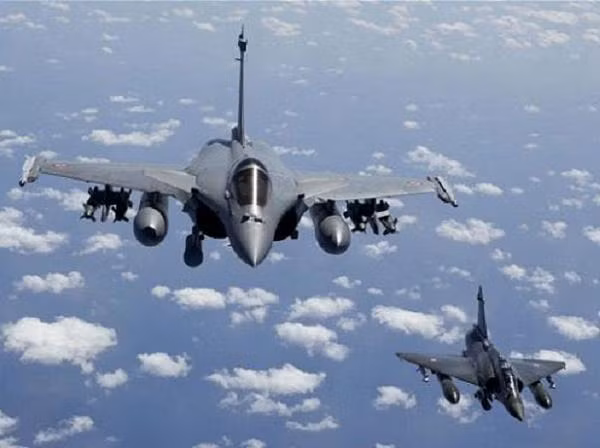 Ấn Độ chính thức đặt mua 36 máy bay Rafale của Pháp ảnh 1