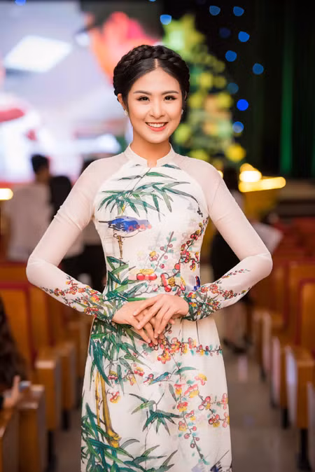Ngọc Hân - Tố Như "đọ sắc" với phong cách thời trang đối lập ảnh 6