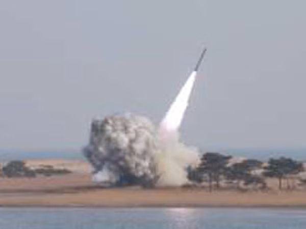 Ông Kim Jong-un tuyên bố Triều Tiên đã sở hữu đầu đạn hạt nhân thu nhỏ ảnh 1