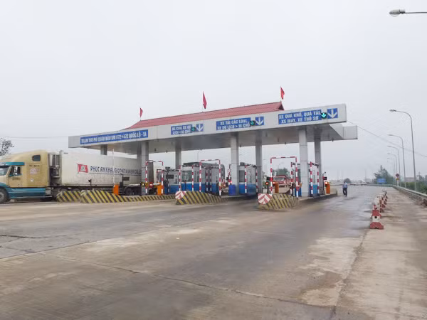 Phí đường bộ ngược chiều giá cả! ảnh 1
