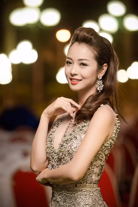 Jennifer Phạm diện đầm xuyên thấu, khoe chân dài gợi cảm ảnh 6