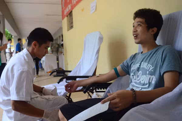Lạt ma Ấn Độ tham gia hiến máu dành tặng các bệnh nhân nhi ảnh 2