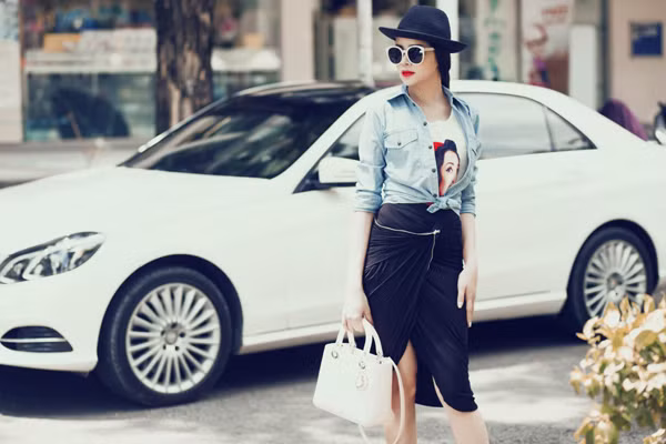 Diễn viên Sella Trương diện street style ấn tượng xuống phố ảnh 9