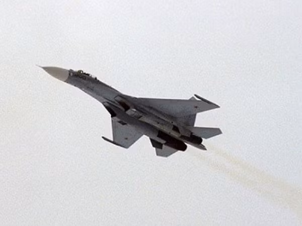 Chiến đấu cơ Nga bám sát tàu khu trục Mỹ gần bờ biển Syria ảnh 1