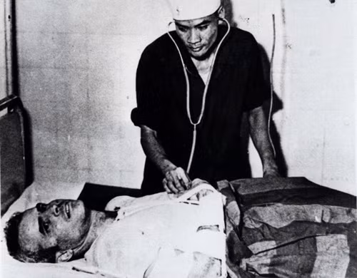 Thượng nghị sĩ John McCain - Từ chiến binh đến người hòa giải ảnh 2
