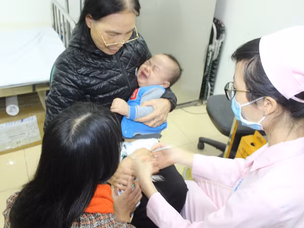 Cảnh giác với thủ đoạn lừa đảo "chạy" suất tiêm vaccine "5 trong 1" ảnh 1