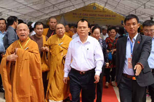 Lào Cai: Hàng nghìn người dự lễ rót đồng tượng Quan Thế Âm Bồ Tát trên đỉnh Fansipan ảnh 9