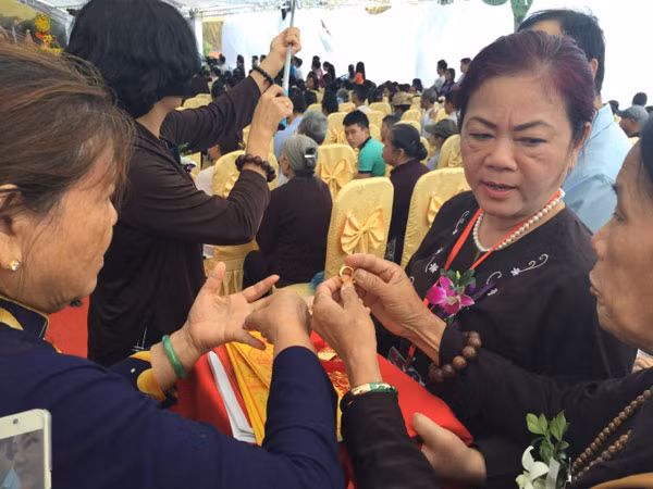 Lào Cai: Hàng nghìn người dự lễ rót đồng tượng Quan Thế Âm Bồ Tát trên đỉnh Fansipan ảnh 7