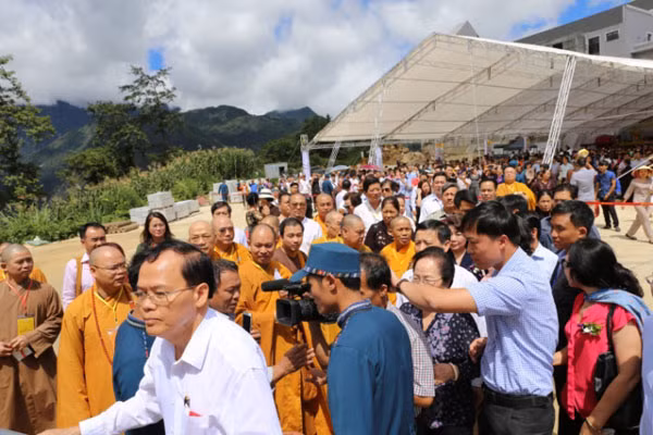 Lào Cai: Hàng nghìn người dự lễ rót đồng tượng Quan Thế Âm Bồ Tát trên đỉnh Fansipan ảnh 10