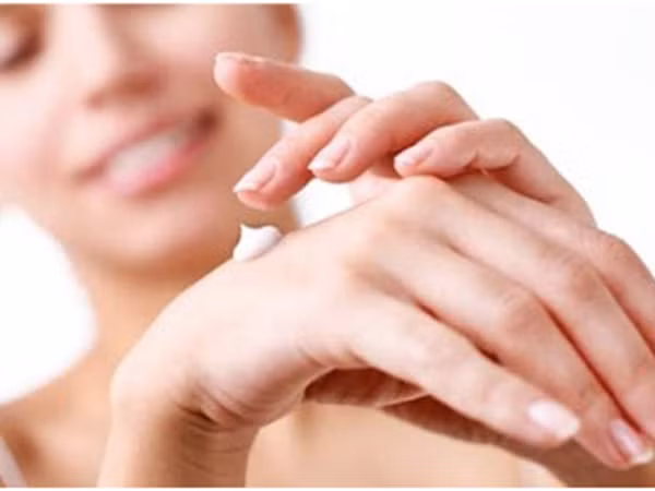 Bí quyết để có đôi tay mềm mại ảnh 2